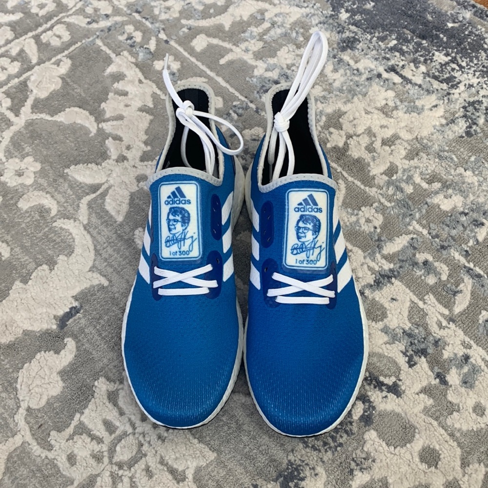 Unworn Billy Jean King limited edition Adidas size 10